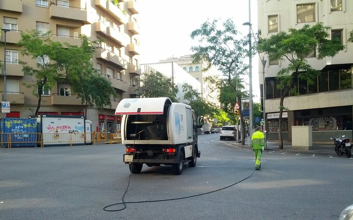 Road washing tanker